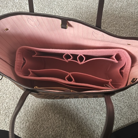 Authentic Louis Vuitton Neverfull mm - Picture 8 of 10